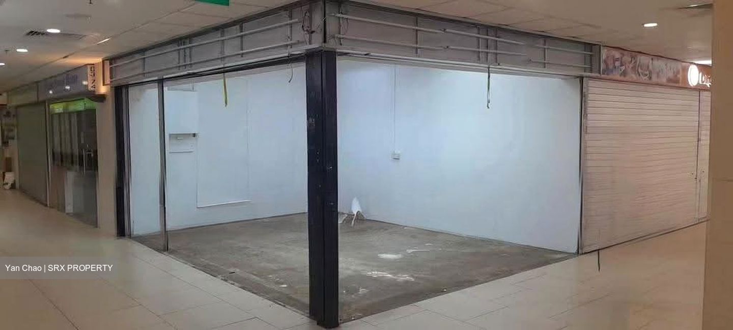 Lucky Plaza (D9), Shop House #636313611
